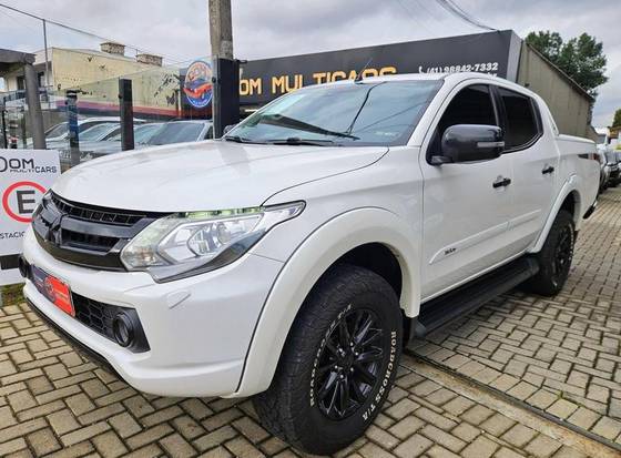 MITSUBISHI L200 TRITON 2.4 16V TURBO DIESEL SPORT HPE-S CD 4P 4X4 AUTOMÁTICO MITSUBISHI L200 TRITON 2.4 16V TURBO DIESEL SPORT HPE-S CD 4P 4X4 AUTOMÁTICO